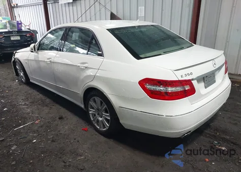 2012 Mercedes-Benz E 350 z USA, uszkodzony, nr VIN WDDHF5KB8CA552041